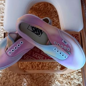 NWT Van's size 8.5 women